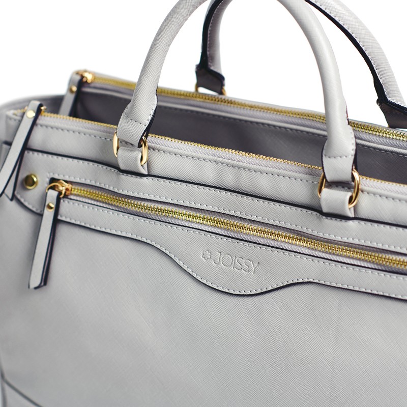 8.2-CARLA-light-gray-detal-logo