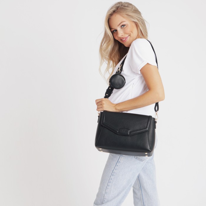 joissy-organizer-do-wozka-listonoszka-midi-black-czarna-na-modelce-opakowanie-na-smoczek