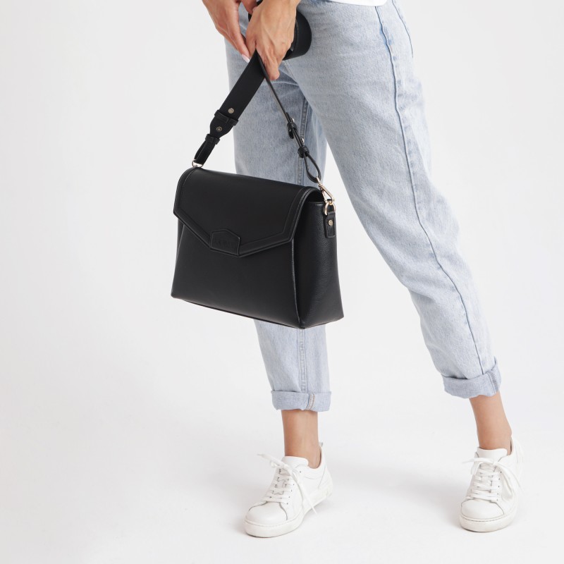 joissy-organizer-do-wozka-listonoszka-midi-black-czarna-na-modelce