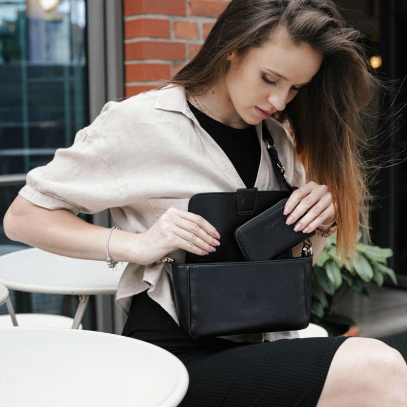 joissy-listonoszka-dla-mamy-kenza-black-czarna-na-modelce-6