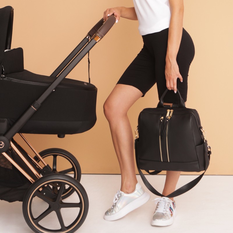 joissy-mini-torba-plecak-do-wozka-dla-mamy-black-czarny-na-modelce-3