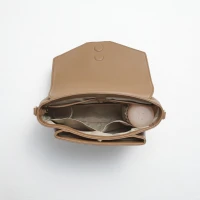 joissy-organizer-do-wozka-listonoszka-midi-almond-migdalowa-7-wnetrze