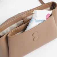 joissy-organizer-do-wozka-listonoszka-midi-almond-migdalowa-11-kieszen-na-wilgotne-husteczki