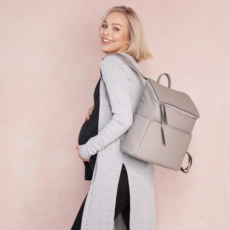 joissy-roomy-plecak-do-wózka-dla-mamy-stone-grey-modelka-bok.jpg
