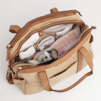 joissy-torba-do-porodu-weekend-weekender-beige-beżowa-wnętrze-wypełnione-góra.jpg