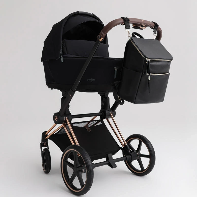 joissy-roomy-plecak-do-wózka-dla-mamy-i-taty-black-gold-czarny-złoty-na wózku-800x800.webp
