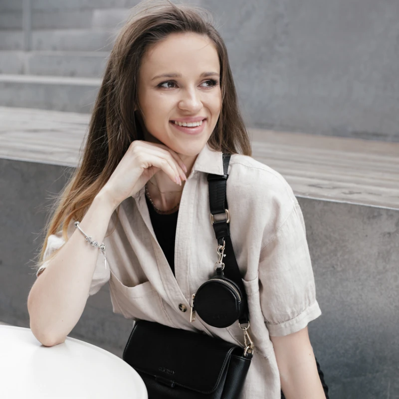 joissy-listonoszka-dla-mamy-kenza-black-czarna-na-modelce-7