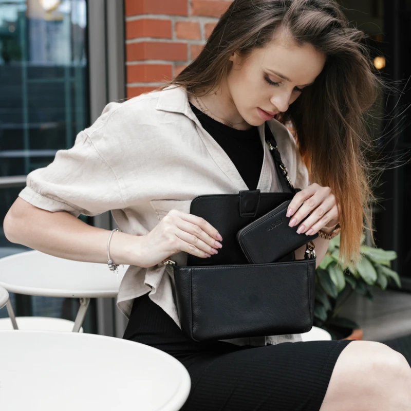 joissy-listonoszka-dla-mamy-kenza-black-czarna-na-modelce-6