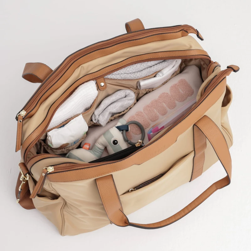 joissy-torba-do-porodu-weekend-weekender-beige-beżowa-wnętrze-wypełnione-góra.jpg