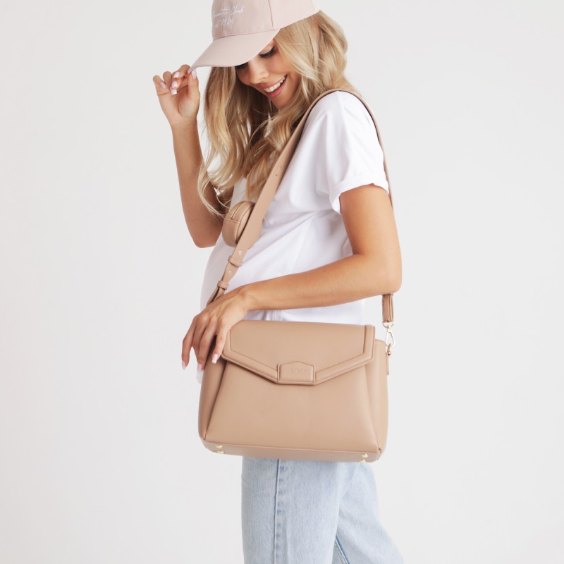 joissy-organizer-do-wozka-listonoszka-midi-blush-beige-biszkoptowa-na-modelce-2