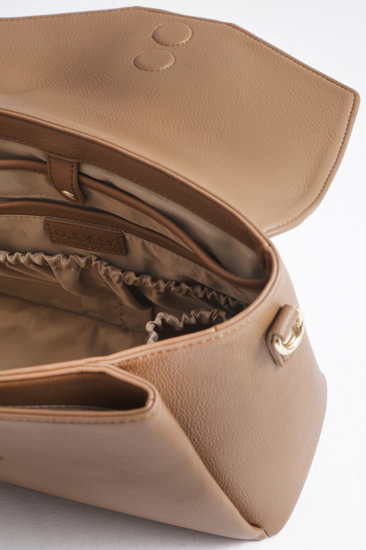 joissy-organizer-do-wozka-listonoszka-midi-almond-migdalowa-9-wnetrze