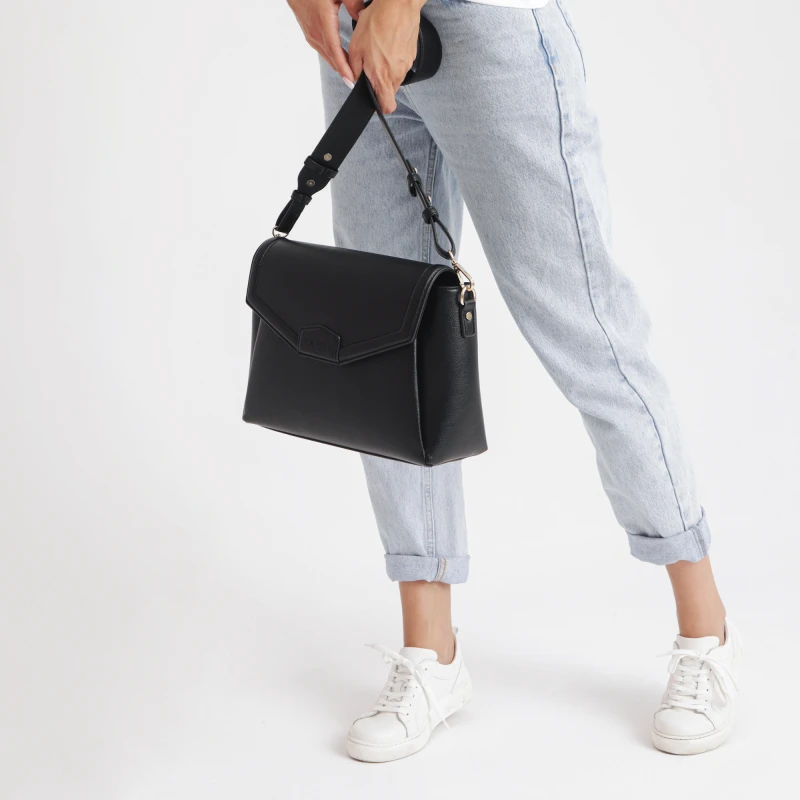 joissy-organizer-do-wozka-listonoszka-midi-black-czarna-na-modelce