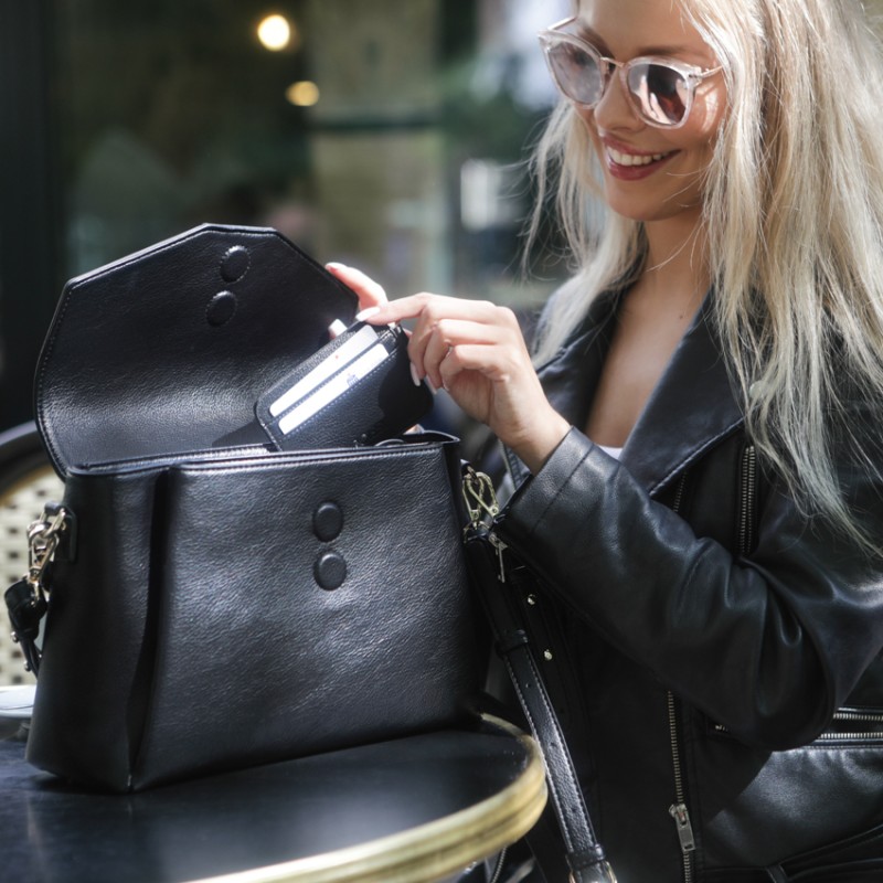 joissy-etui-na-karty-platnicze-hold-it-black-czarne-2